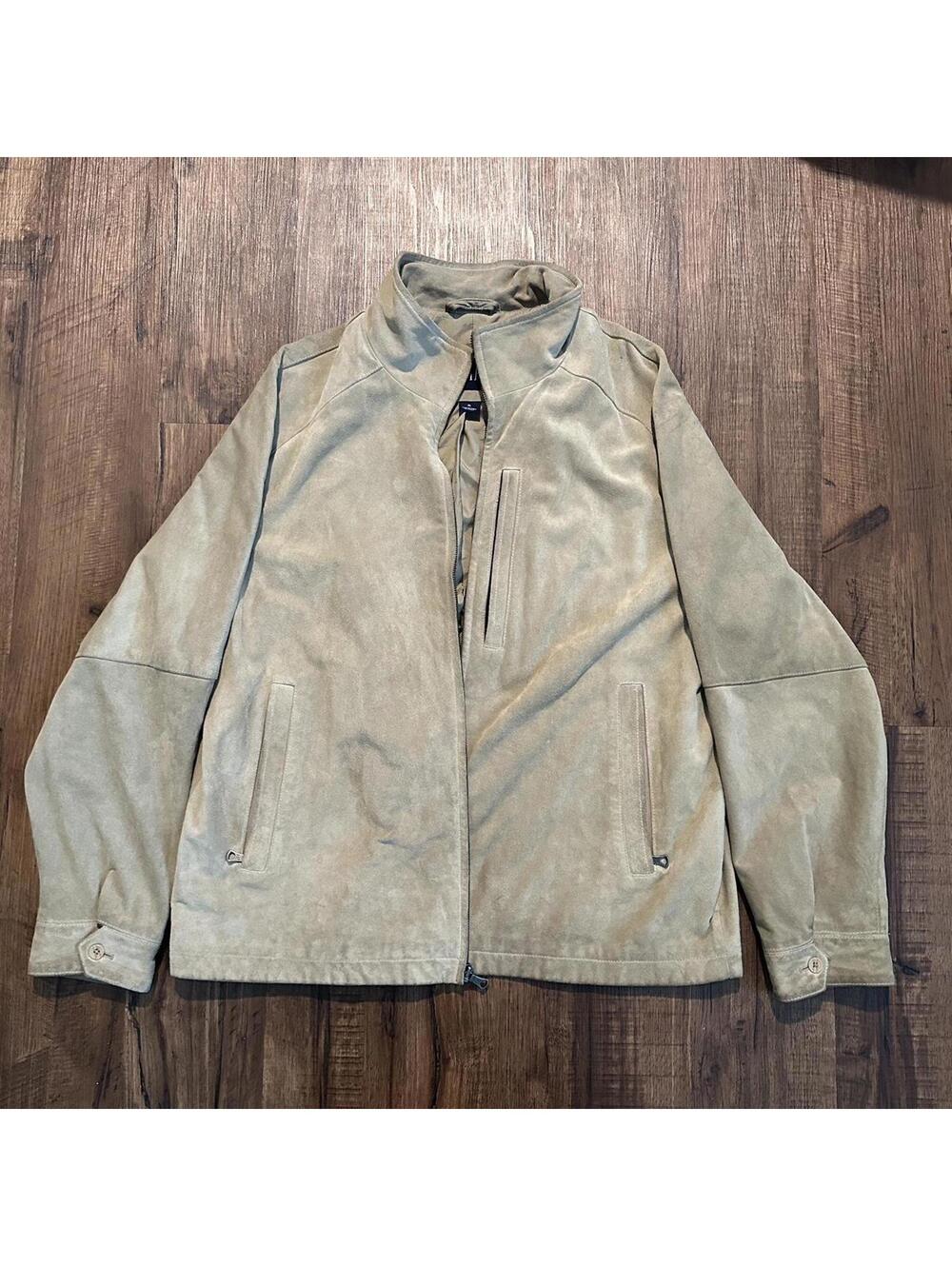Gap 100% genuine leather jacket, size XL! Great condition,  outstanding piece.
